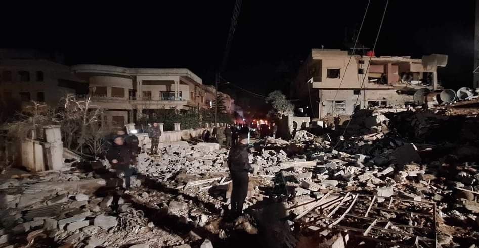 בלעדי: ישראל תקפה אמש, במרחב חומס, נכסים השייכים ל"כוח קודס" ולחטיבת האימאם חוסין, כך על פי גורם מודיעיני.